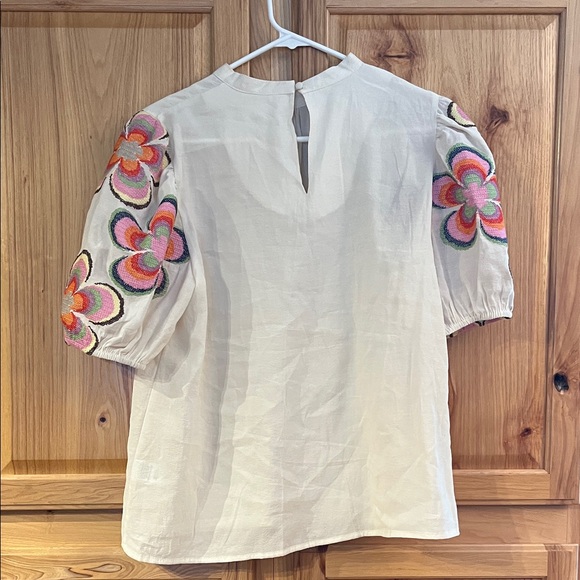 THML Floral Embroidered Cream Top EUC - Picture 3 of 6